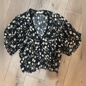 Millibon Black and White Floral V-Neck Blouse